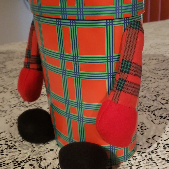 Christmas Box with Arms and Feet. - Picture 4 of 5